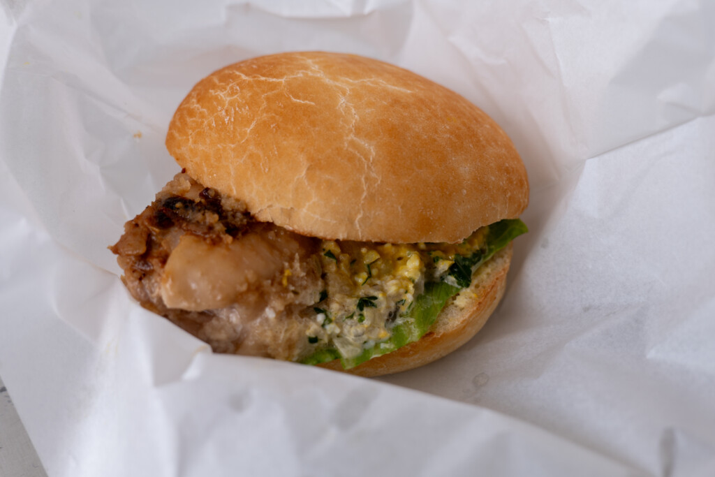 下國伸フードラボの北の発酵チキンバーガー